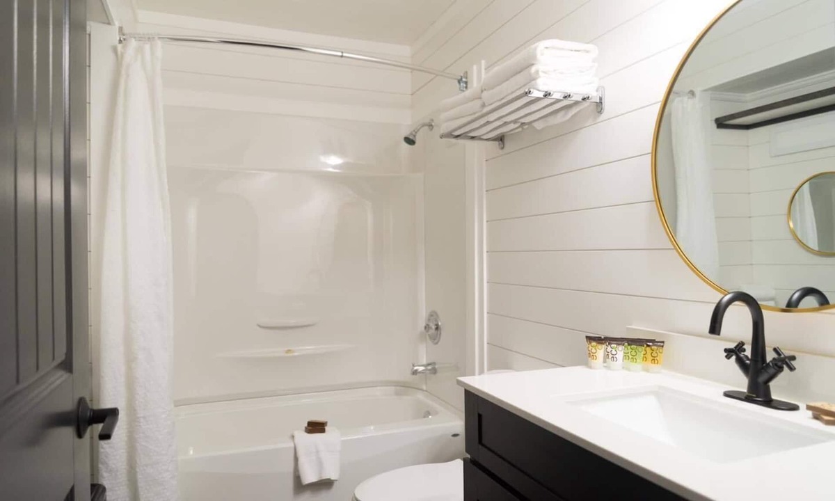 Jasper East Cabin | Modern 2 Bedroom Vacation Home