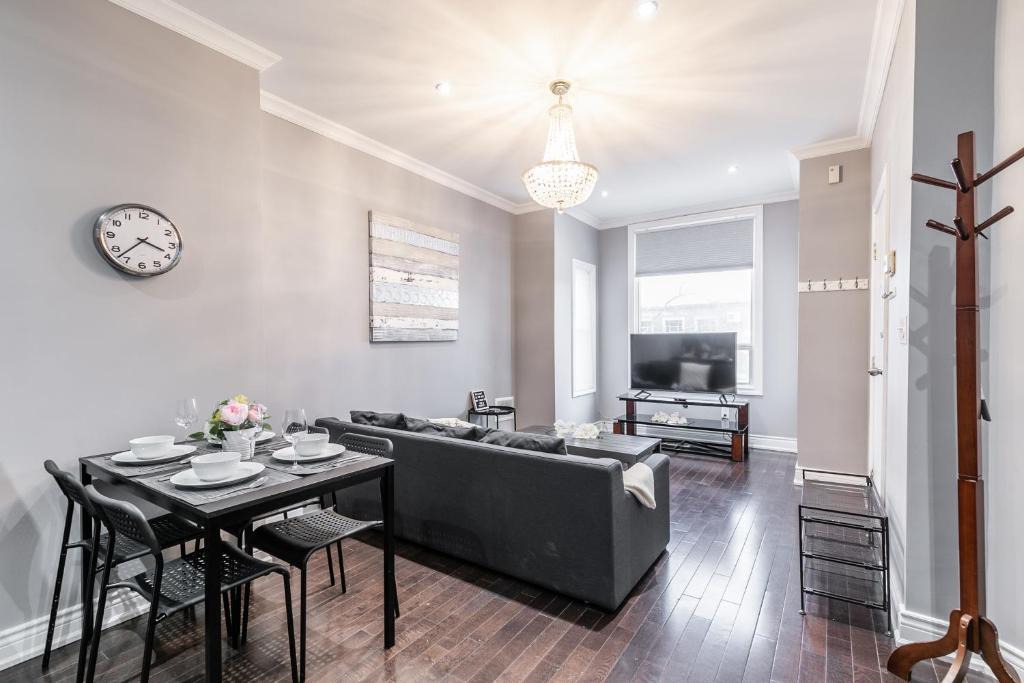 Little Italy Apartment | Modern 3BR Apt in the heart of Trinity Bellwoods