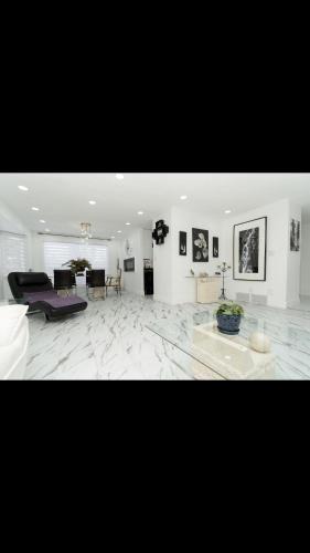 Northwest Edmonton Villa | Modern and luxury 3500 sq feet house jetted tub over 10000 sq feet lot