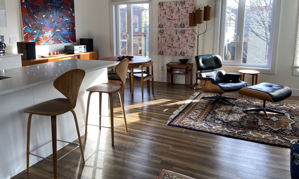 North End Condo | Modern comfort in central Peninsula location