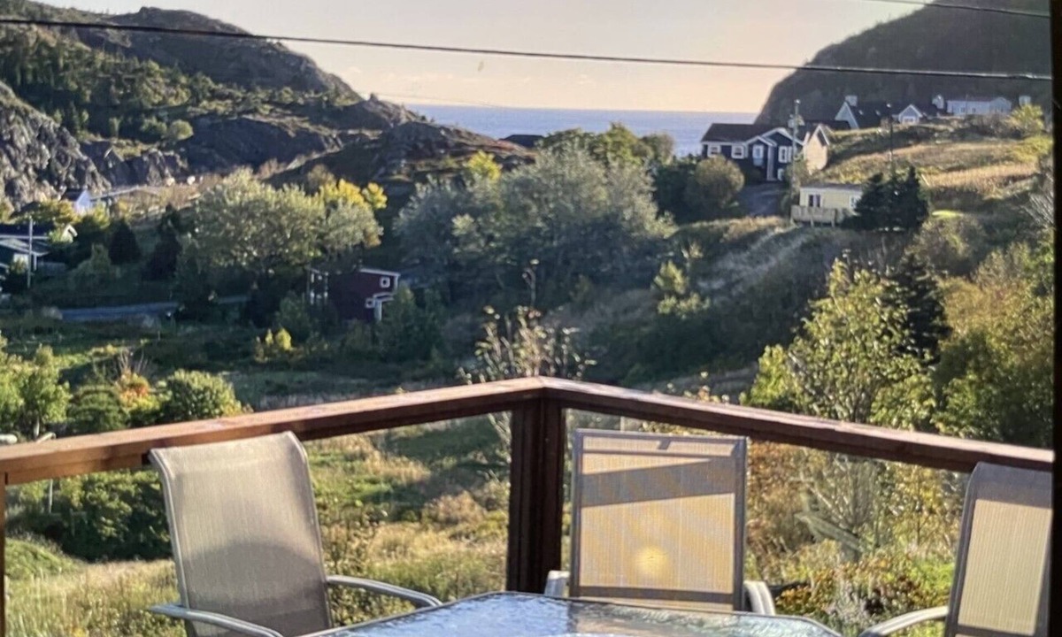 Quidi Vidi House | Modern home on East Coast Trail, stunning ocean view