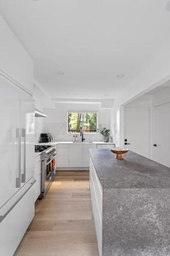 Kitsilano House | Modern Kitsilano 2 bedroom Home with a Hot Tub