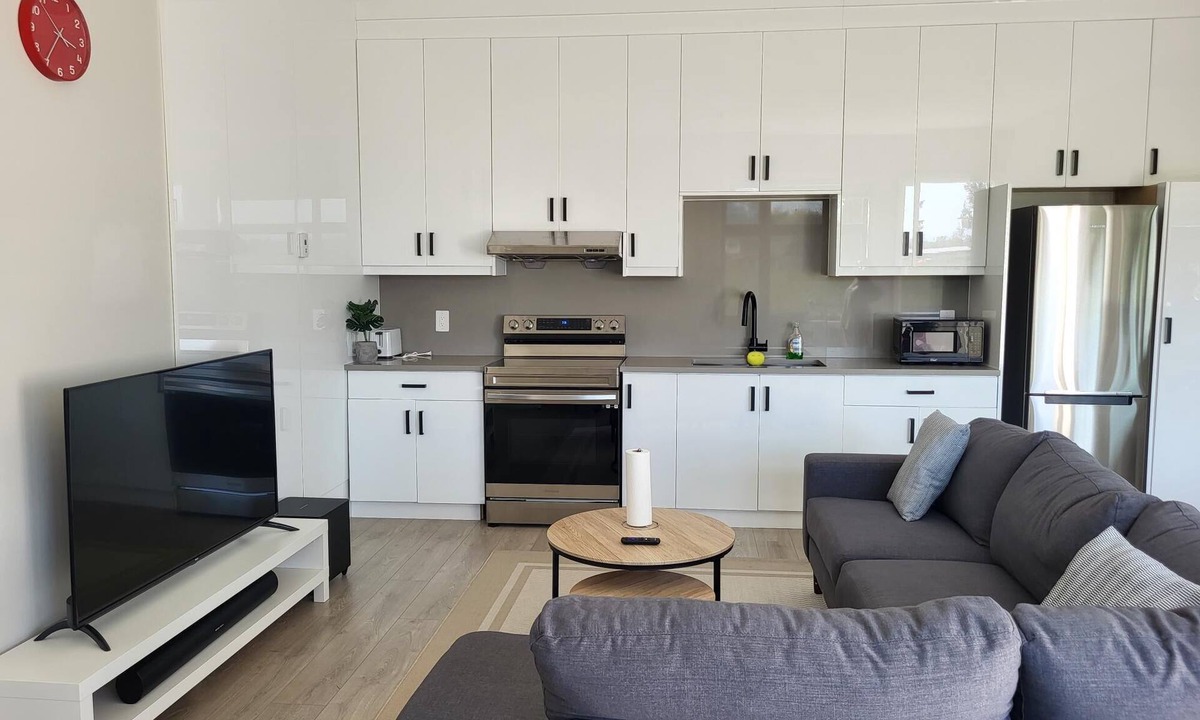 Abbotsford Apartment | Modern, Luxurious, Spacious and Clean.