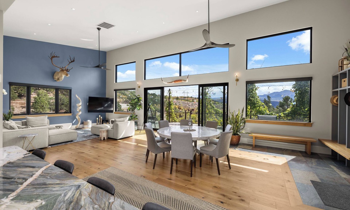 Missouri Heights House | Modern Mountain New Build - 3 King Bedrooms, Salt Water Hot Tub - Amazing Views