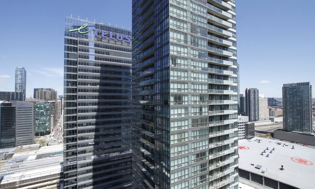 Downtown Toronto Condo | Modern Paradise Condo Just over Scotia Bank Arena/Leafs/Raptors