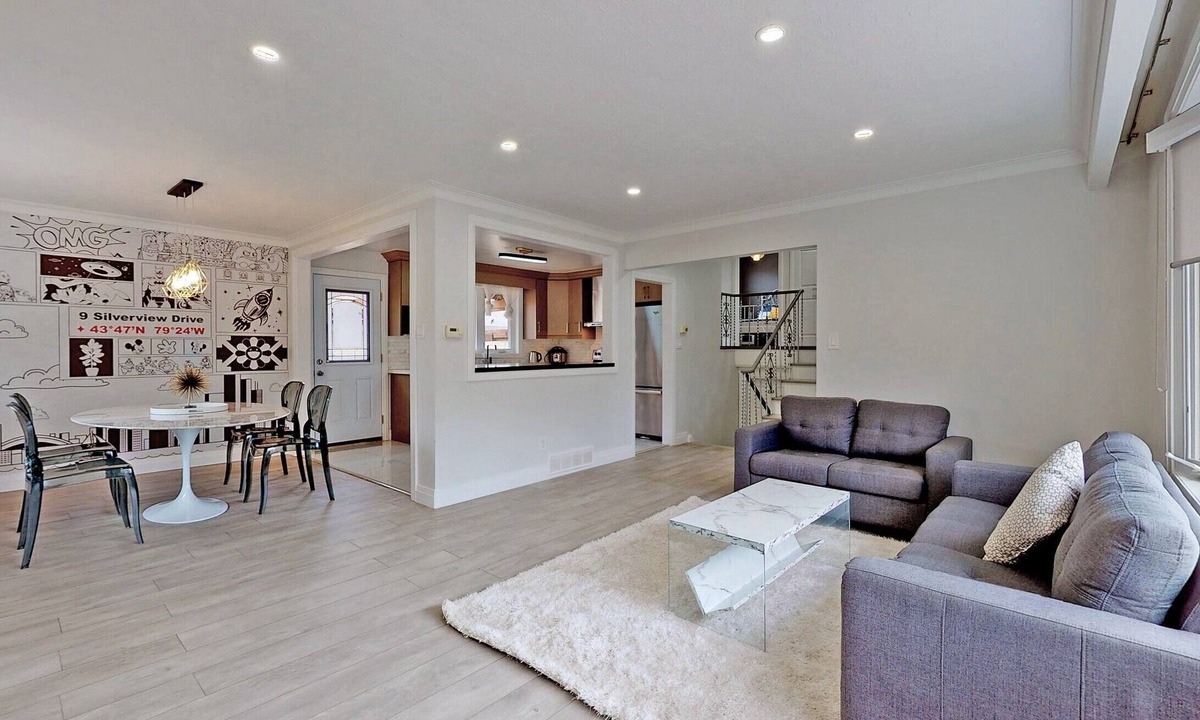 Newtonbrook House | Modern & Spacious 3BR Home
