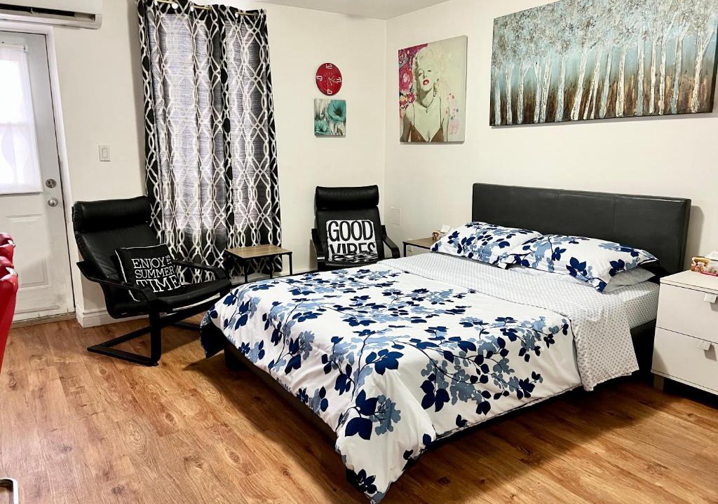 Rosemont-La Petite-Patrie Apartment | Modern Studio Apartment in Rosemont Near Downtown Montreal-D