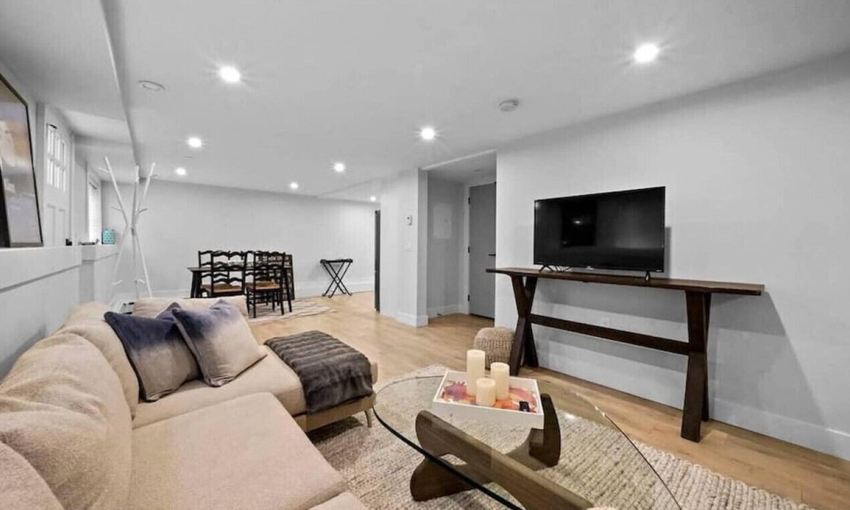 Kitsilano Apartment | Modern Two Bedroom Suite in Stylish Kitsilano