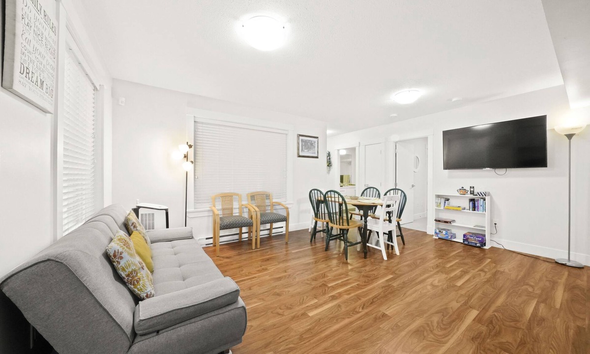 Cloverdale House | Modern yet comfy 3 bed suite in Surrey
