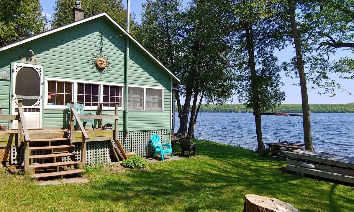 Centre Hastings Cabin | Moira Lake Waterfront Cottage in Madoc