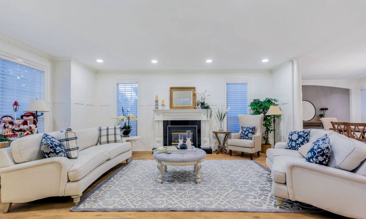 Richmond House | MONTHLY FURNISHED RENTAL & LUXURY HOUSE - 4 BED & 4.5 BATH & HOME THEATRE