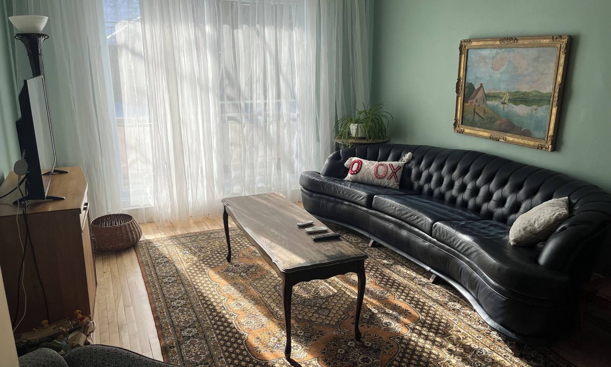 Sault-au-Recollet Bed & Breakfast | Montreal, Ahuntsic, spacious, warm, well-equipped family home.
