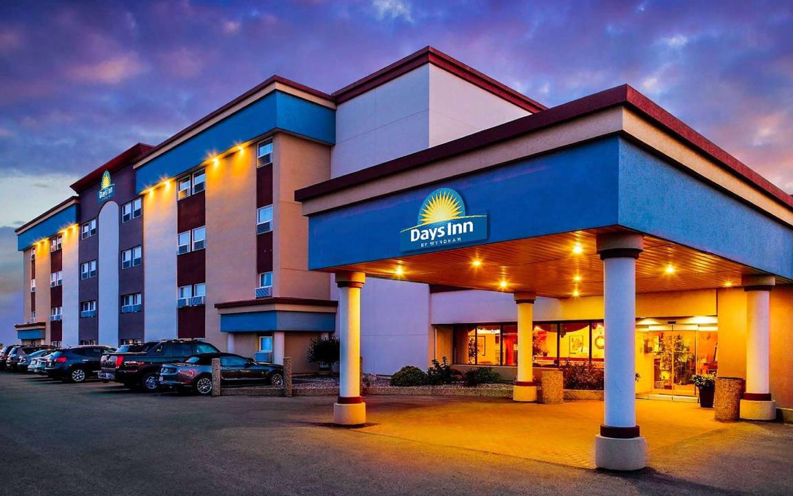 Camrose Hotel | Motel ∙ 127 guests