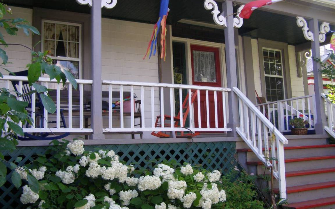 Hatfield Point House | Motel ∙ 8 guests