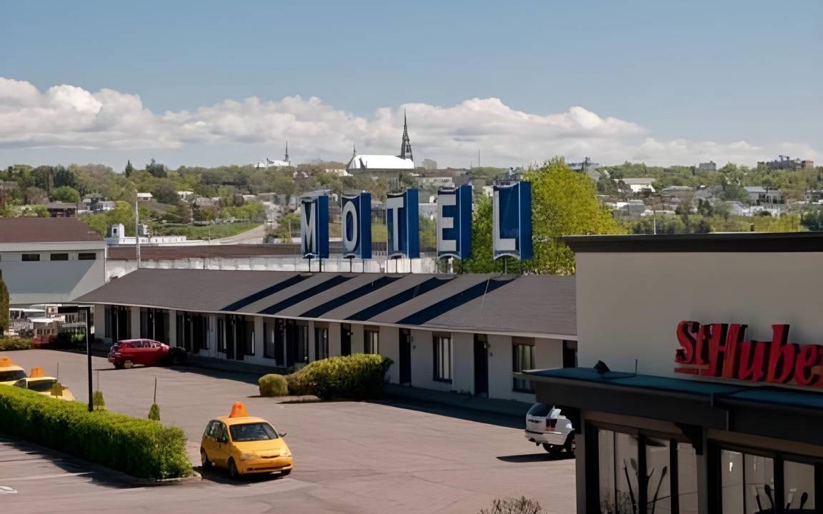 Riviere-du-Loup Regional County Municipality Hotel | Motel ∙ 8 guests