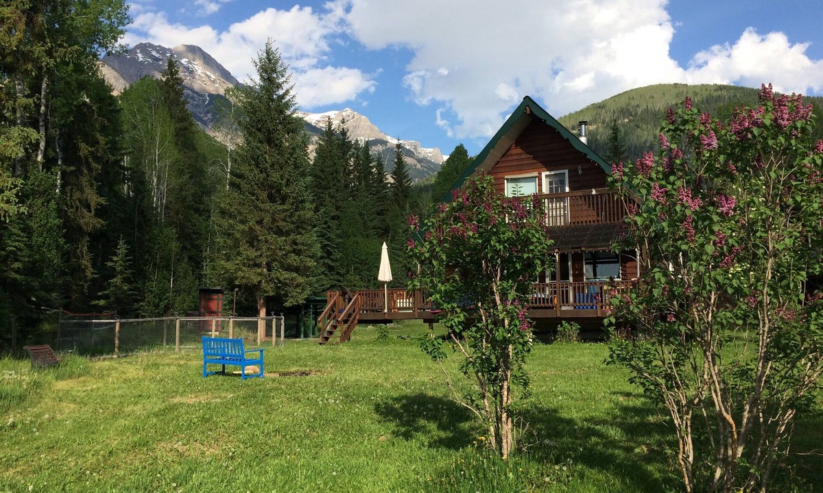 Blaeberry House | Mountain Cabin in Golden, BC