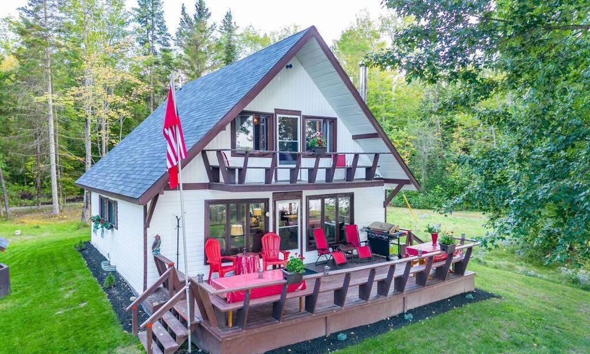L'Isle-aux-Allumettes Ski Chalet | Mountain View Family Chalet & Beach n