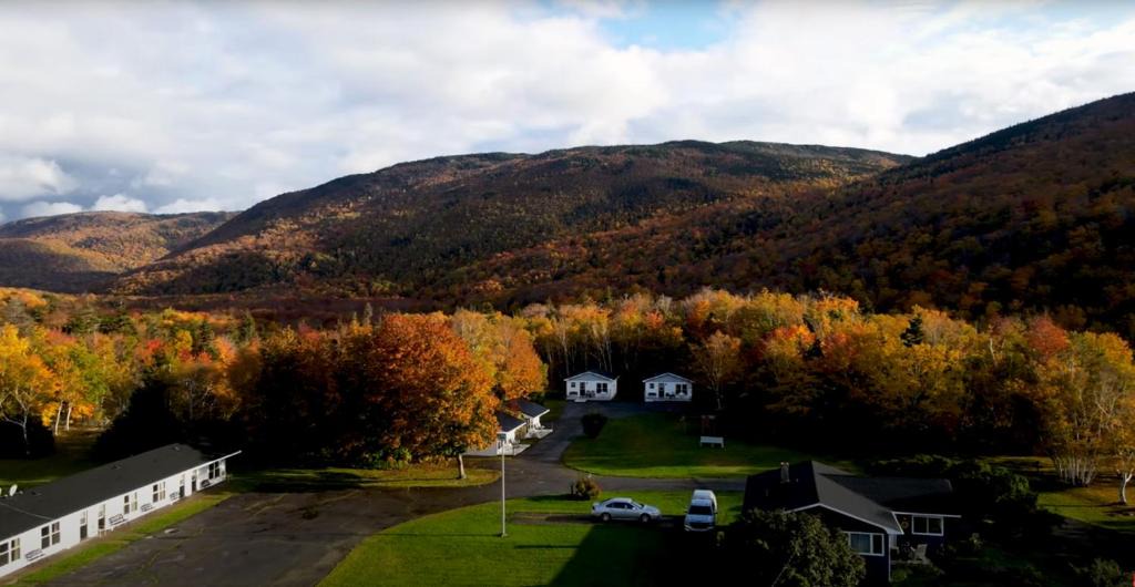 Pleasant Bay Resort | Mountain View Motel & Cottages