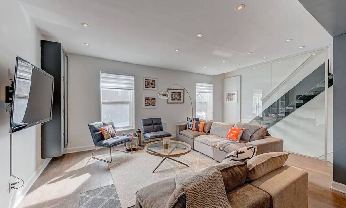 Montreal Apartment | MTL Townhouse- 3 bdr in the heart of the city