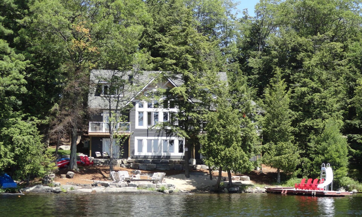 Bala Cottage | Muskoka Beach House - S/W Exposure on Lake Muskoka