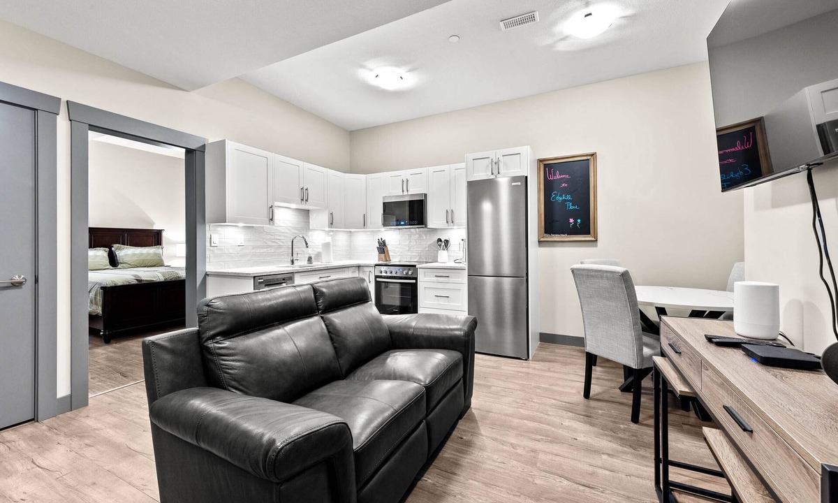 Kamloops House | "Luxury Redefined: Modern Suite with Hillside Serenity and Central location."