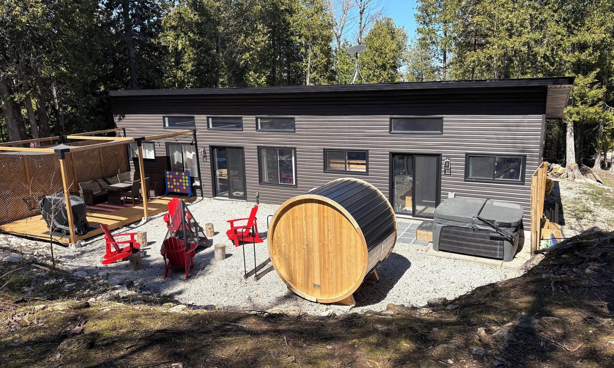 Northern Bruce Peninsula Cottage | Nature and Wellness Retreat with Nordic Sauna &SPA by Georgian Bay & Bruce Trail