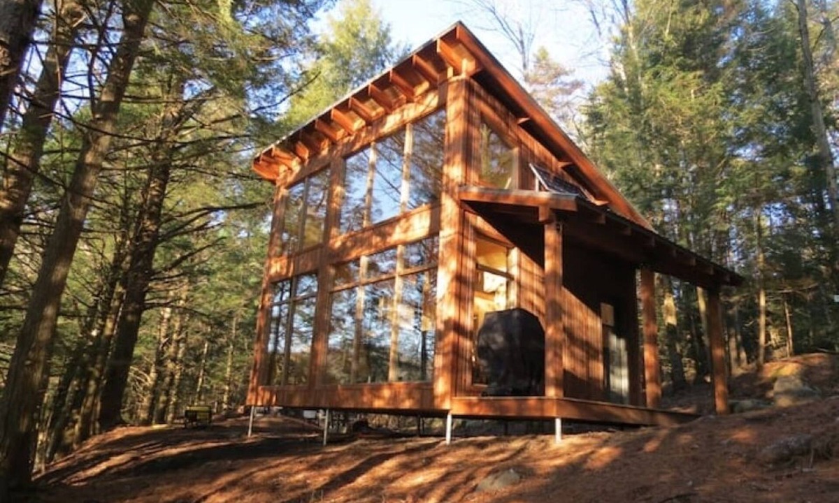 Saint-Etienne-De-Bolto Cabin | Nature eco-lodge with water view: La Mésange