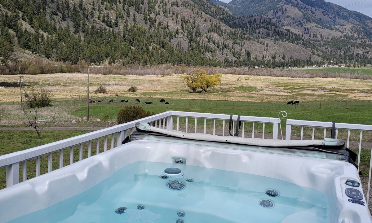 Okanagan-Similkameen House | Nature Retreat Massive House - Hot Tub & Acreage. Lots of Wildlife on ranch.