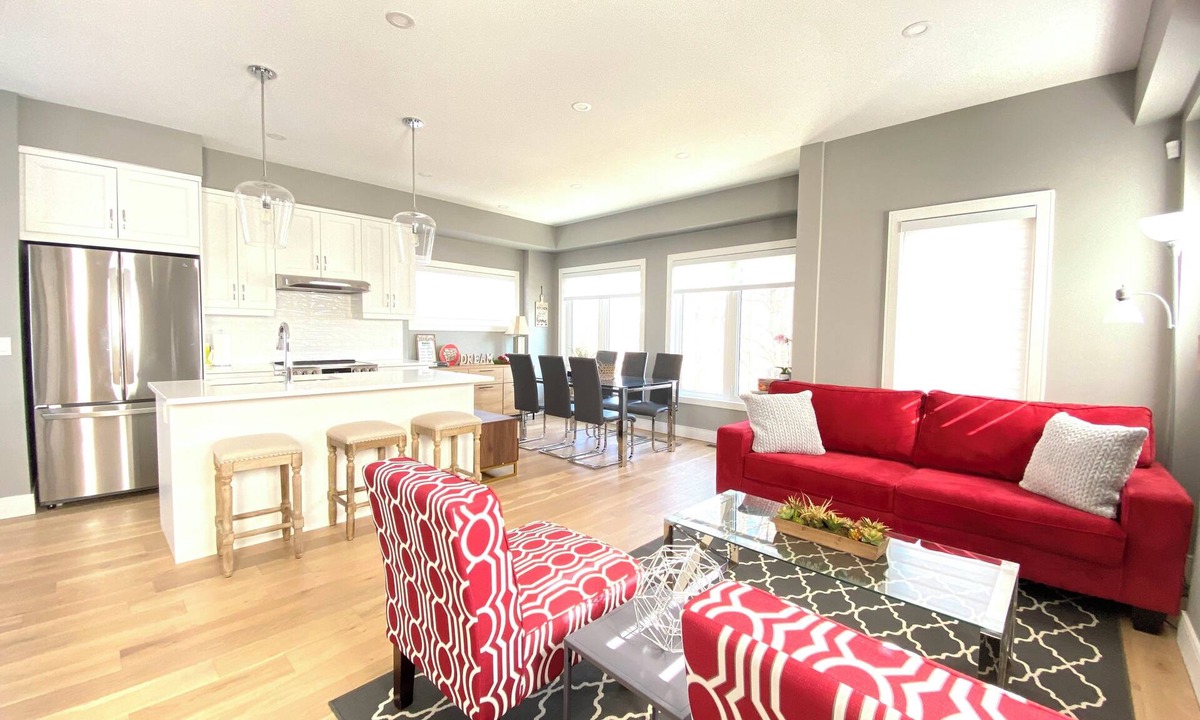 St. Catharines House | Near Ridley College