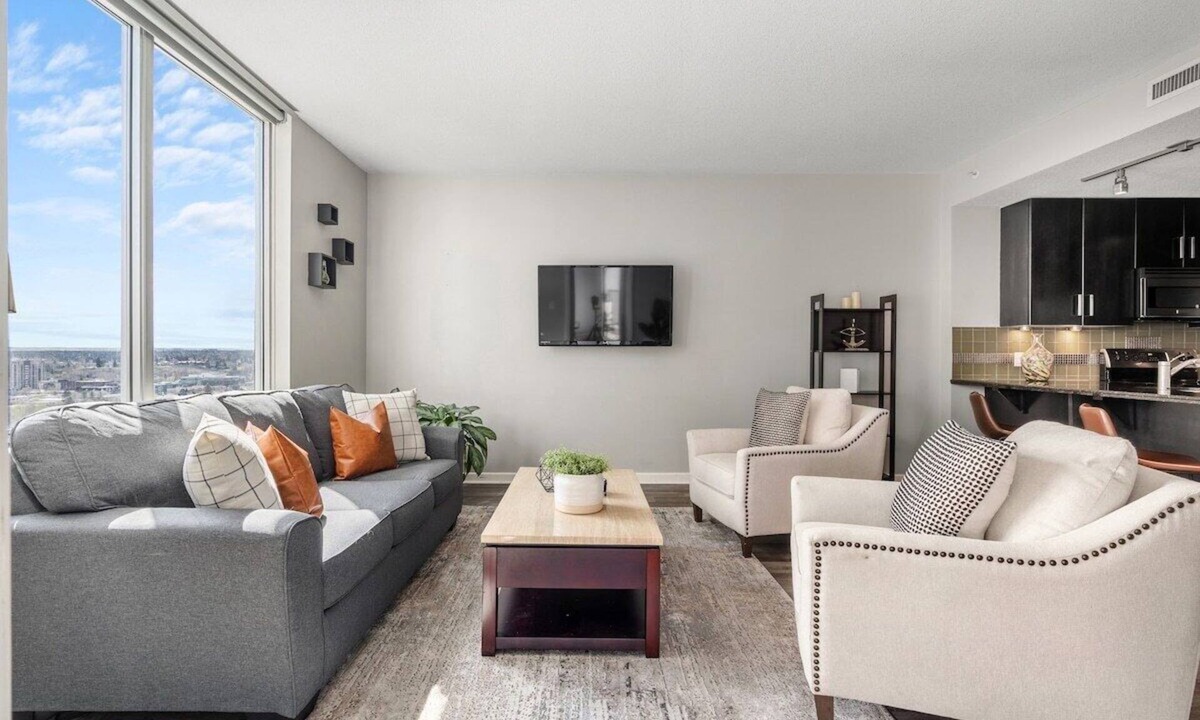 Beltline Apartment | Near Stampede/BMO Centre w Prkg & Gym (+18)