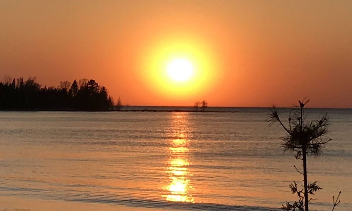 Saugeen Shores House | Near the Beach Bungalow in Port Elgin.30 sec walk to a sandy Lake Huron beach