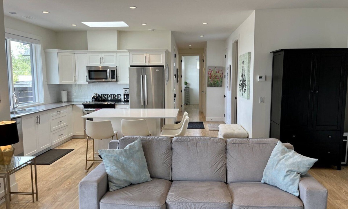 Southwest Mission Cottage | Nestled in nature, enjoy this modern, private cottage! Pet Friendly. Free Pkg.