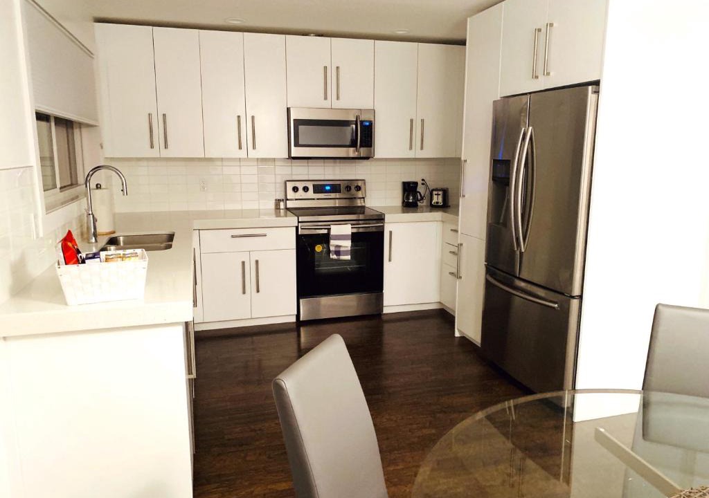 Airdrie Apartment | New and Modern Townhome