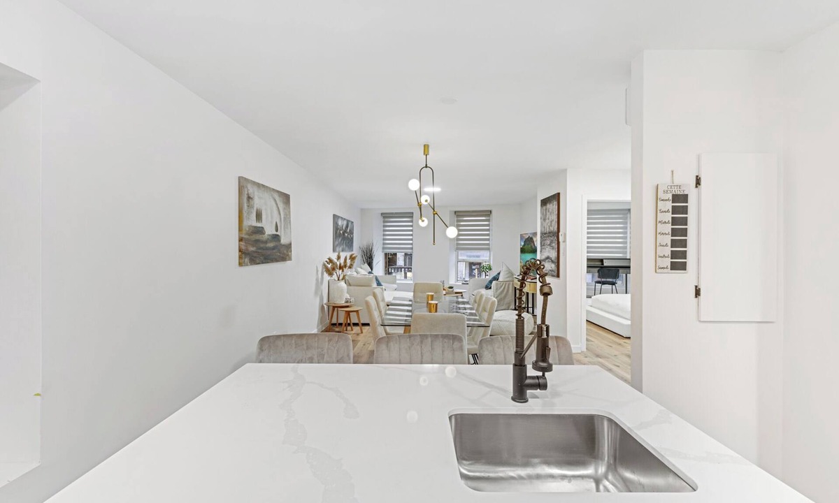Quartier des Spectacles House | NEW Boho Downtown 10 BIG bedrooms
