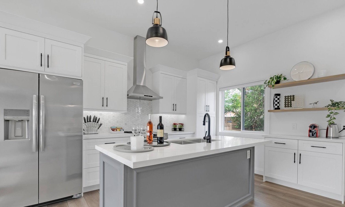 Bowmanville House | New Chic Bespoke 4BR Home w/ Private Backyard & Gazebo