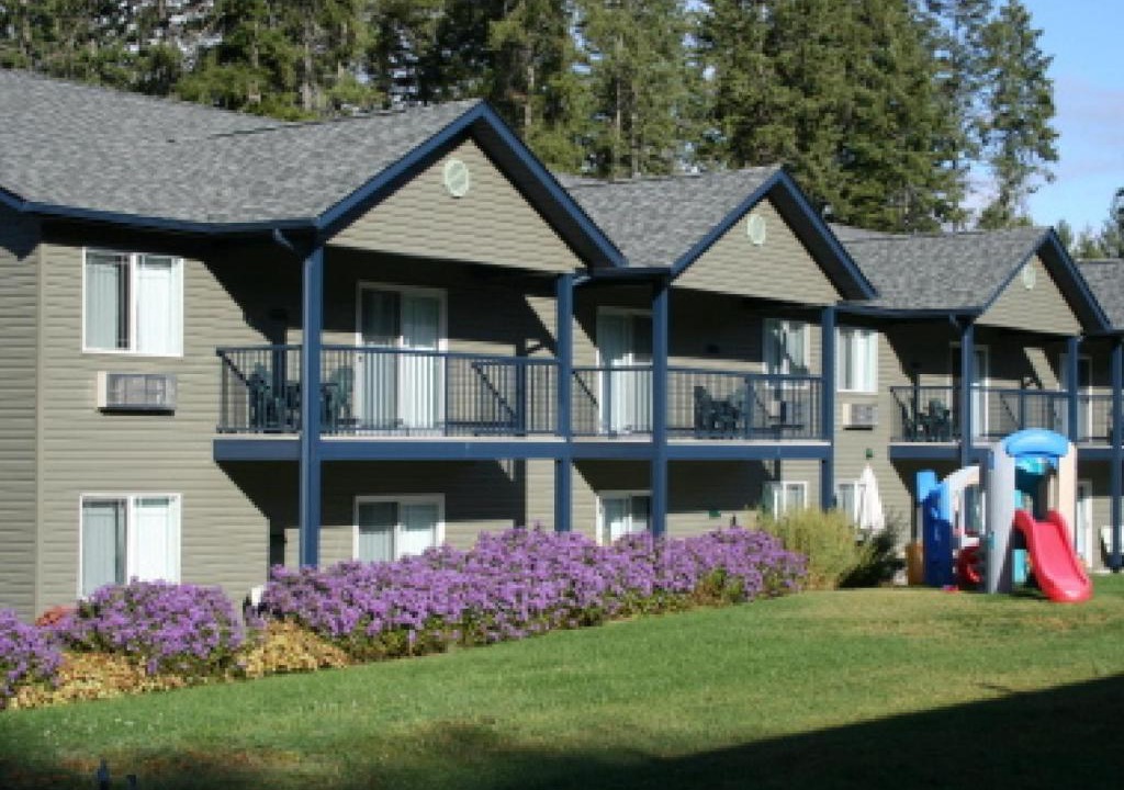 Christina Lake Hotel | New Horizon Motel