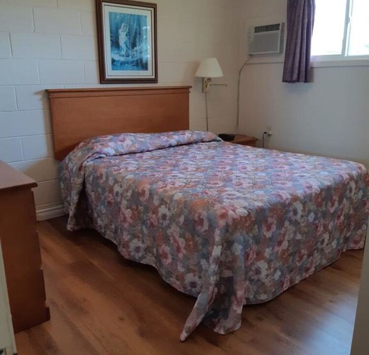 New London Hotel | New London Bay Motel - One-Bedroom Apartment #6