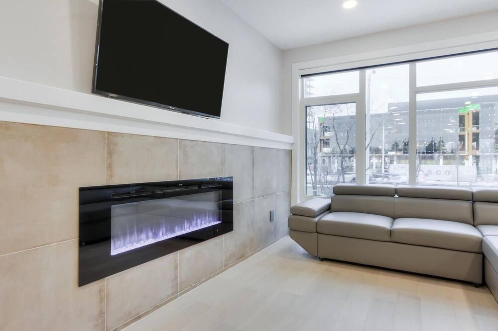 Townhome Royal Alex Dt | West Edmonton