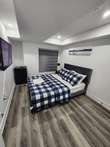 Alcona House | New Modern room in Innisfil