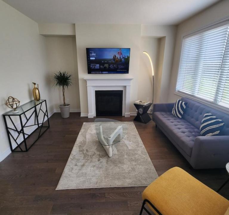 Thorold Villa | New Niagara Retreat - Entire Home, 15 min drive to Falls, Sleeps 9, 4BDR