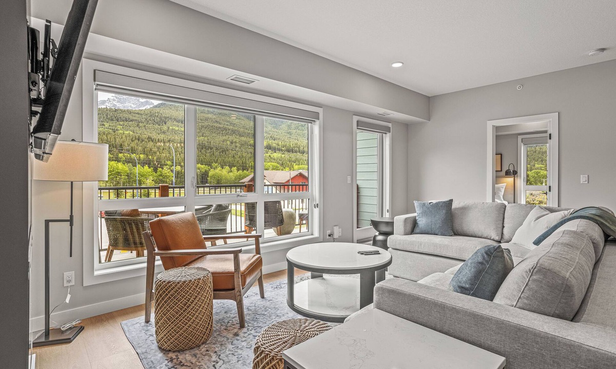 Copperstone Resort Condo | New Top Floor 3Bed/2Bath, sleeps 8. Outdoor pool and Hot Tub Open Year Round!