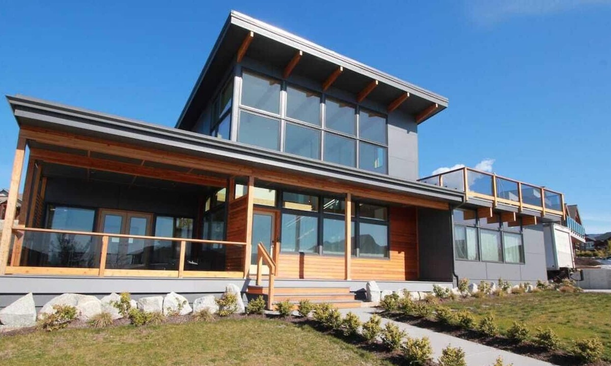 West Sechelt House | Newly Built Luxury home with Water View!