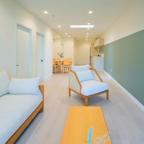 Downtown Eastside Apartment | Newly Renovated 2 Bedroom Condo in Japantown! Near Railtown & Gastown!
