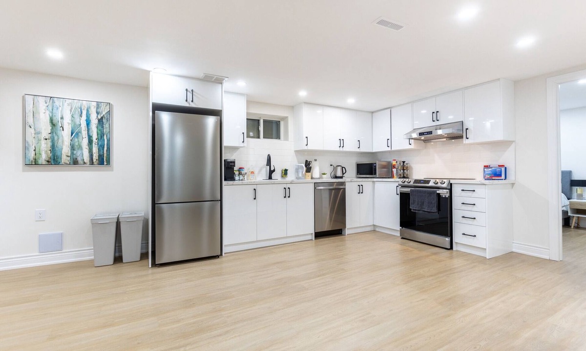Richmond Hill House | Newly renovated 2 bedroom suite lower level.