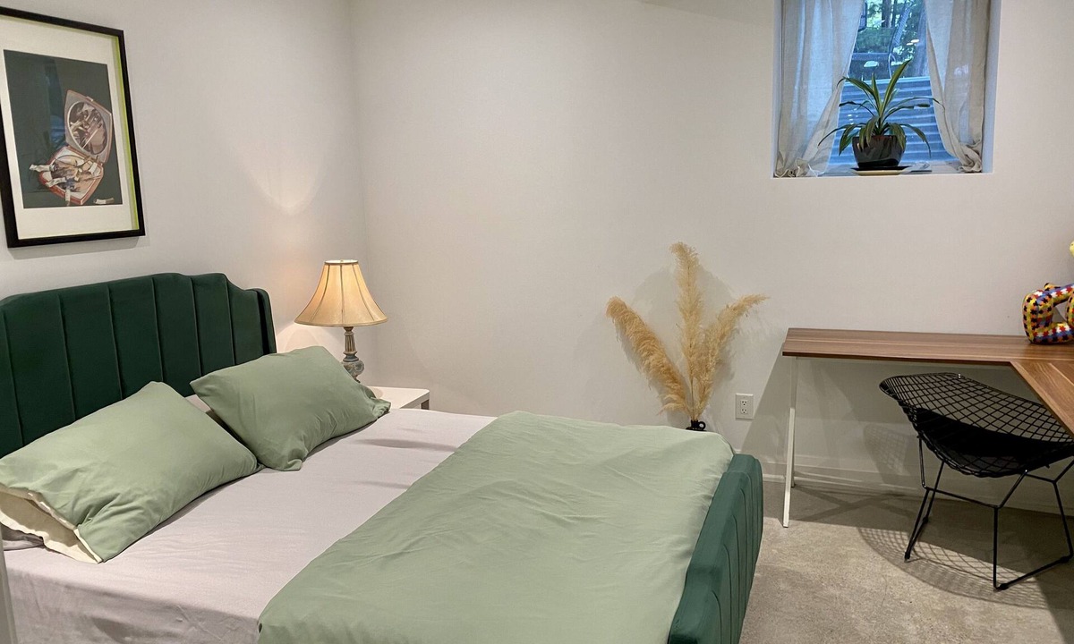 Parkdale House | Newly renovated 2Br unit, steps from Ossington in a vibrant neighborhood!
