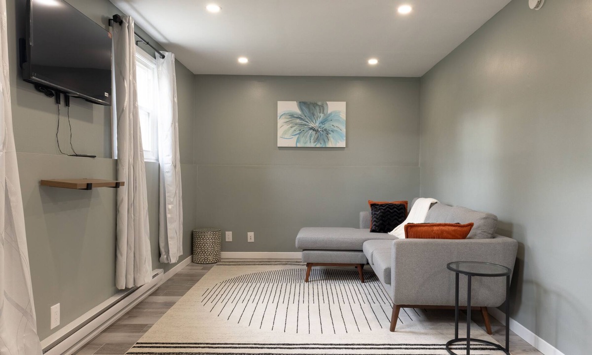 Kemptville Apartment | Newly Renovated Private 2 bed with 1 bath Getaway
