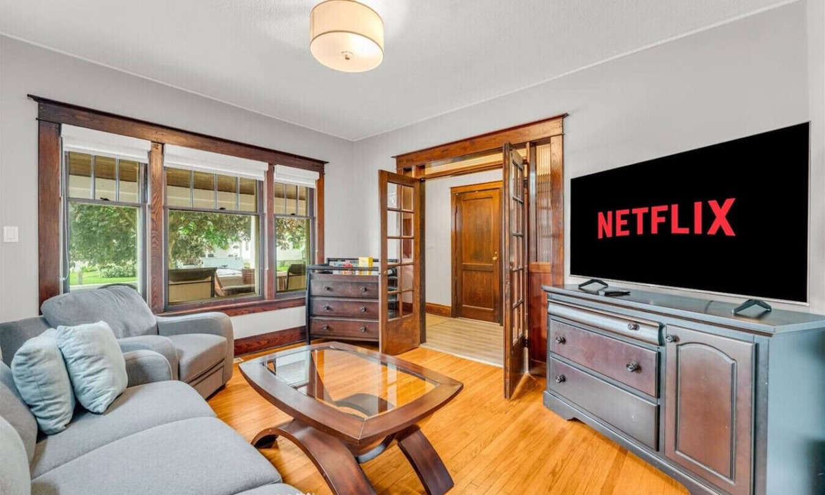Niagara Falls House | Niagara Falls 3BR | Theatre + Chef’s Griddle