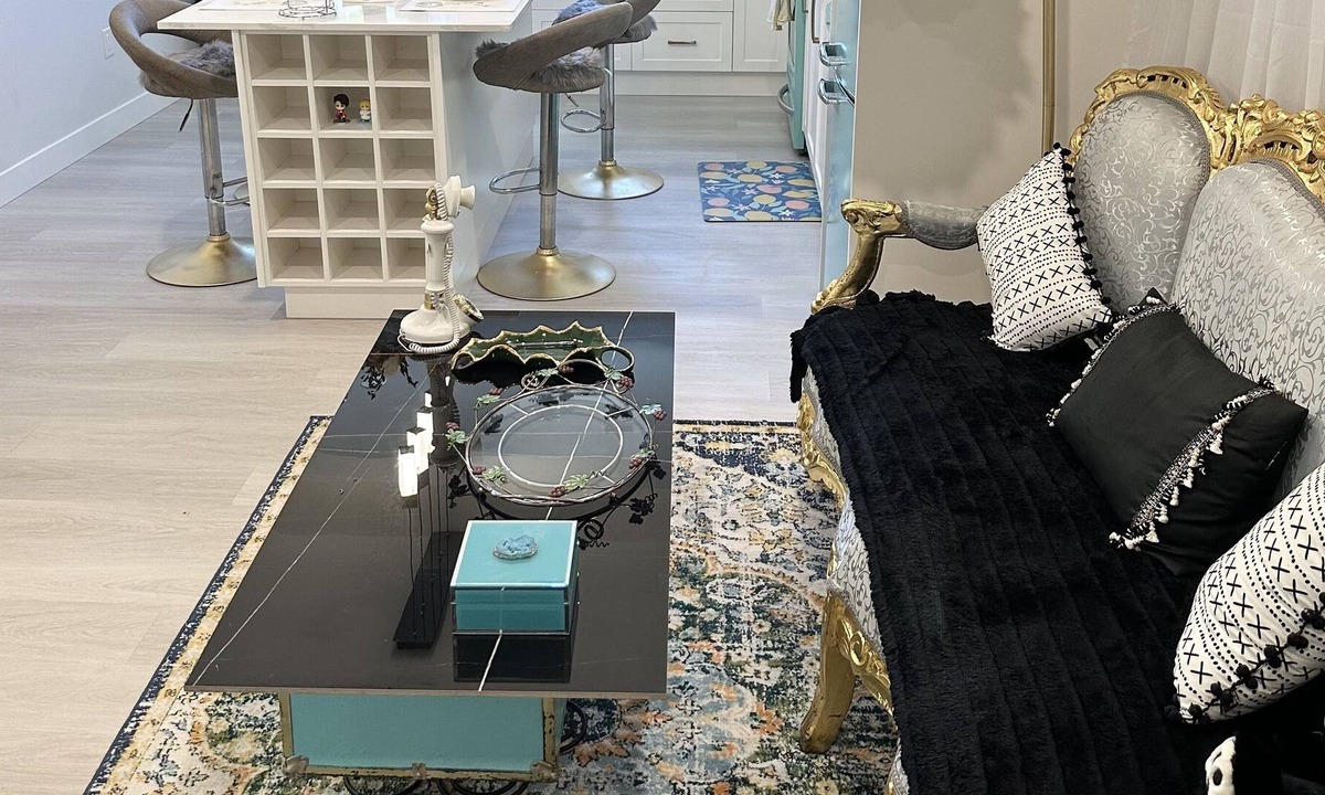 Delta House | Nifty 50’s Nest with hot tub
