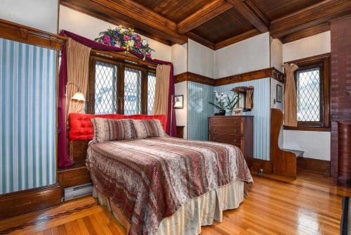Brockville Hotel | Noble Waterfront Suites