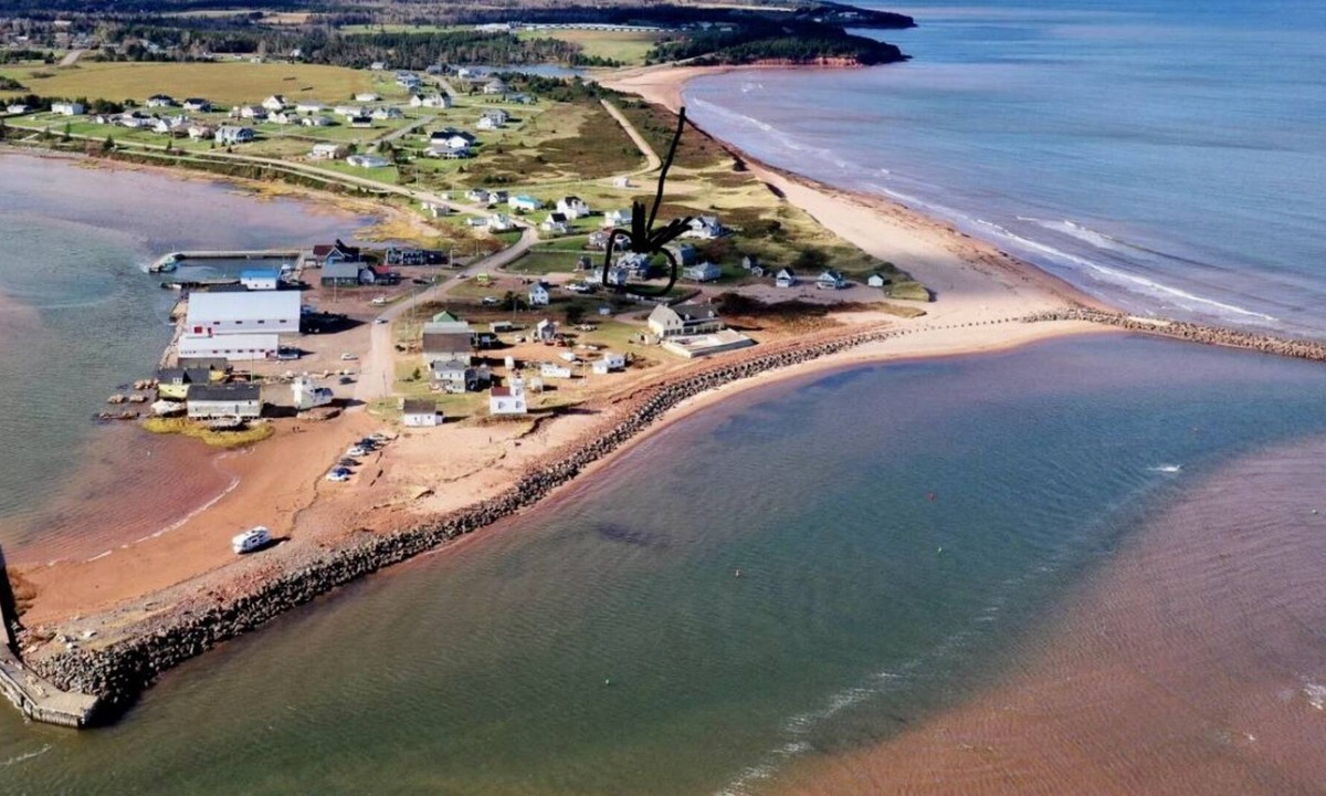 Anne's Land House | North Rustico beach house with million dollar ocean views- 2 min walk to beach!